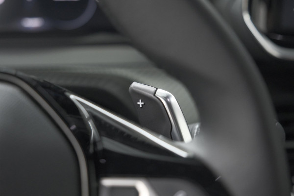 Peugeot 2008 Hybrid 145 Allure | Apple Carplay | Climate Control | Parkeersensoren Voor + Achter