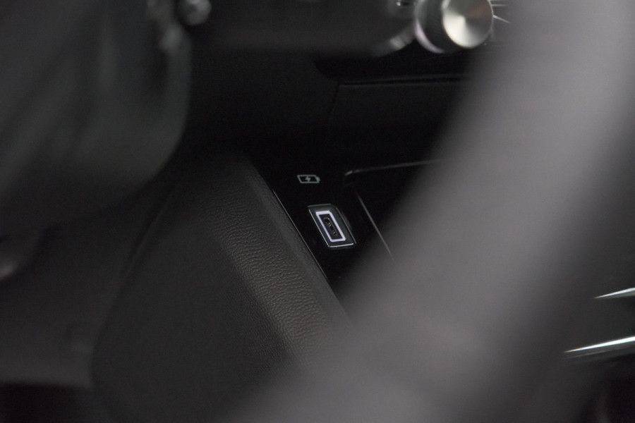 Peugeot 2008 Hybrid 145 Allure | Apple Carplay | Climate Control | Parkeersensoren Voor + Achter