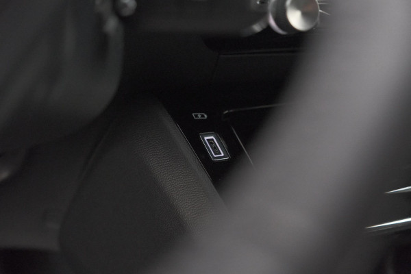 Peugeot 2008 Hybrid 145 Allure | Apple Carplay | Climate Control | Parkeersensoren Voor + Achter