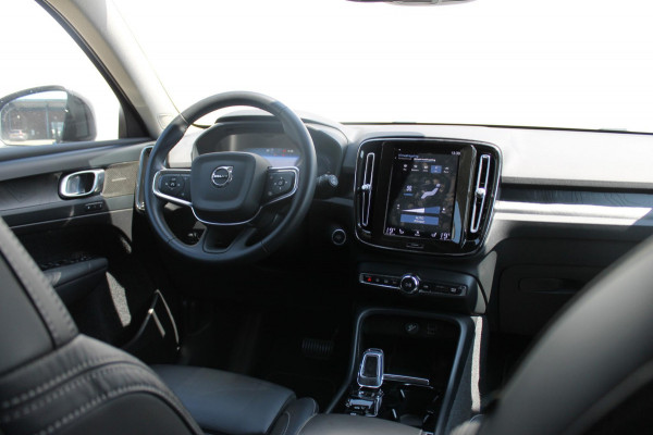Volvo XC40 T5 262PK Automaat Recharge Inscription Lederen bekleding / Parkeersensoren met parkeercamera achter / Harman Kardon audio / Verwarmbare voorruit