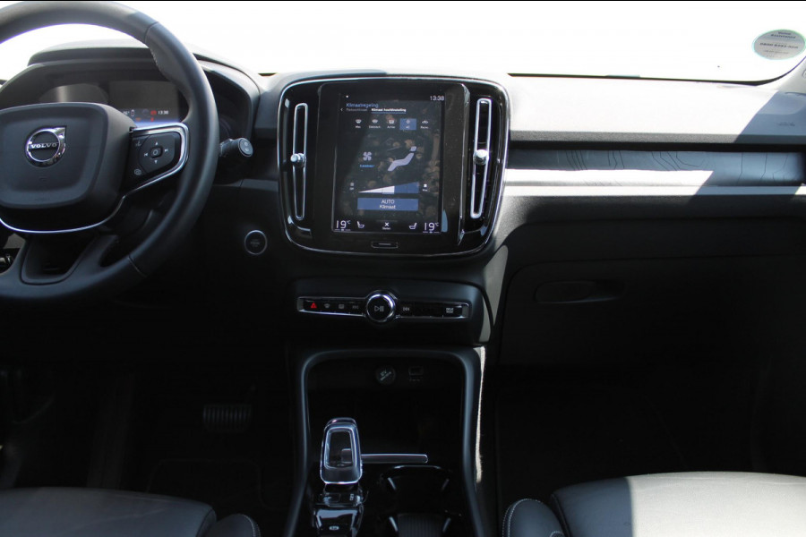 Volvo XC40 T5 262PK Automaat Recharge Inscription Lederen bekleding / Parkeersensoren met parkeercamera achter / Harman Kardon audio / Verwarmbare voorruit