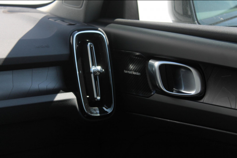 Volvo XC40 T5 262PK Automaat Recharge Inscription Lederen bekleding / Parkeersensoren met parkeercamera achter / Harman Kardon audio / Verwarmbare voorruit