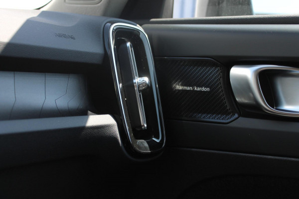 Volvo XC40 T5 262PK Automaat Recharge Inscription Lederen bekleding / Parkeersensoren met parkeercamera achter / Harman Kardon audio / Verwarmbare voorruit