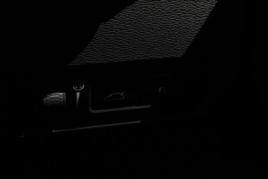 Volvo XC40 T5 262PK Automaat Recharge Inscription Lederen bekleding / Parkeersensoren met parkeercamera achter / Harman Kardon audio / Verwarmbare voorruit