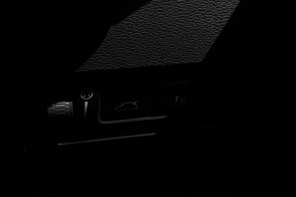 Volvo XC40 T5 262PK Automaat Recharge Inscription Lederen bekleding / Parkeersensoren met parkeercamera achter / Harman Kardon audio / Verwarmbare voorruit