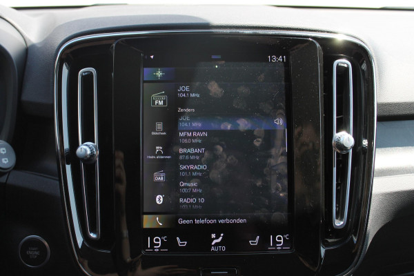 Volvo XC40 T5 262PK Automaat Recharge Inscription Lederen bekleding / Parkeersensoren met parkeercamera achter / Harman Kardon audio / Verwarmbare voorruit