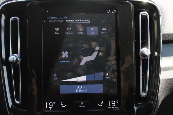 Volvo XC40 T5 262PK Automaat Recharge Inscription Lederen bekleding / Parkeersensoren met parkeercamera achter / Harman Kardon audio / Verwarmbare voorruit