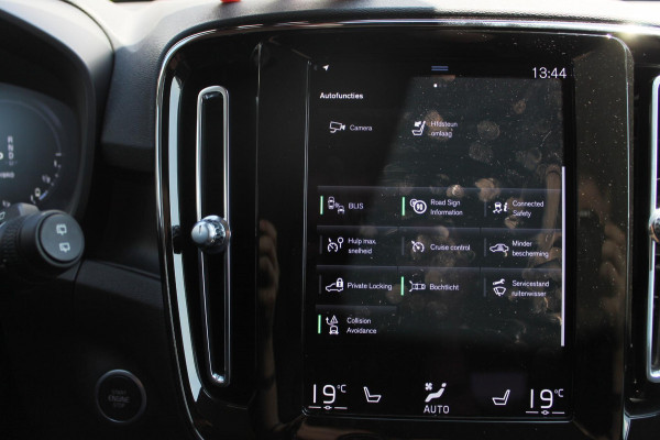 Volvo XC40 T5 262PK Automaat Recharge Inscription Lederen bekleding / Parkeersensoren met parkeercamera achter / Harman Kardon audio / Verwarmbare voorruit