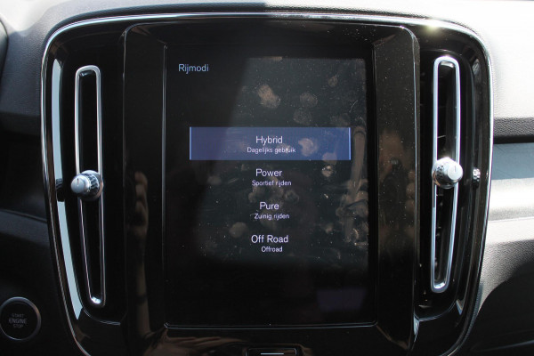 Volvo XC40 T5 262PK Automaat Recharge Inscription Lederen bekleding / Parkeersensoren met parkeercamera achter / Harman Kardon audio / Verwarmbare voorruit