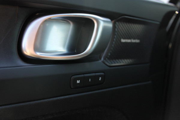 Volvo XC40 T5 262PK Automaat Recharge Inscription Lederen bekleding / Parkeersensoren met parkeercamera achter / Harman Kardon audio / Verwarmbare voorruit