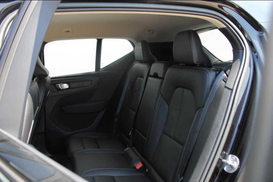 Volvo XC40 T5 262PK Automaat Recharge Inscription Lederen bekleding / Parkeersensoren met parkeercamera achter / Harman Kardon audio / Verwarmbare voorruit