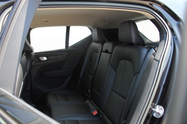 Volvo XC40 T5 262PK Automaat Recharge Inscription Lederen bekleding / Parkeersensoren met parkeercamera achter / Harman Kardon audio / Verwarmbare voorruit
