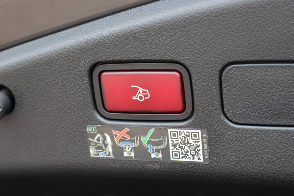 Mercedes-Benz CLE Cabriolet 200 AMG Line | Memory | Airscarf | Verwarmd Stuurwiel | Camera | Keyless Go | Apple Carplay | High Perf. LED | Sfeerverlichting Premium+ |