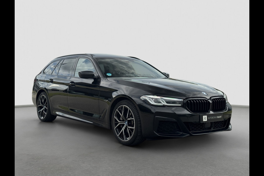BMW 5 Serie Touring 530e M-Sport | Pano | Head Up | Sfeer | Camera | Dealer onderhouden | Driving Assistance Pro | Carplay