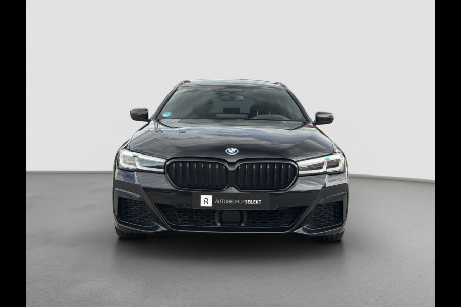 BMW 5 Serie Touring 530e M-Sport | Pano | Head Up | Sfeer | Camera | Dealer onderhouden | Driving Assistance Pro | Carplay
