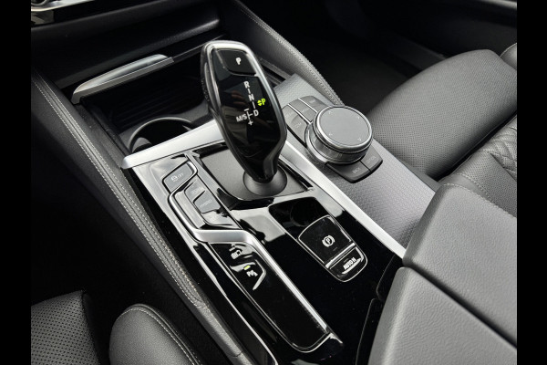 BMW 5 Serie Touring 530e M-Sport | Pano | Head Up | Sfeer | Camera | Dealer onderhouden | Driving Assistance Pro | Carplay