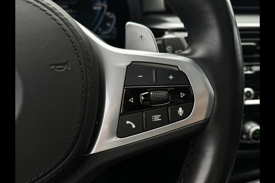 BMW 5 Serie Touring 530e M-Sport | Pano | Head Up | Sfeer | Camera | Dealer onderhouden | Driving Assistance Pro | Carplay