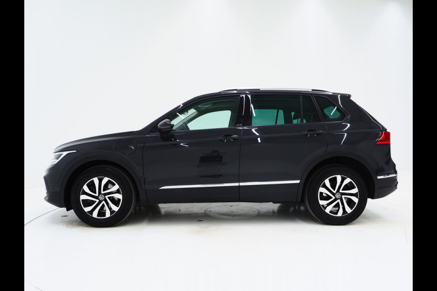 Volkswagen Tiguan 1.4 TSI eHybrid Elegance | Panoramadak | HUD | 360 | Sfeerlicht | Virtual | Adaptive Cruise | Dodehoek