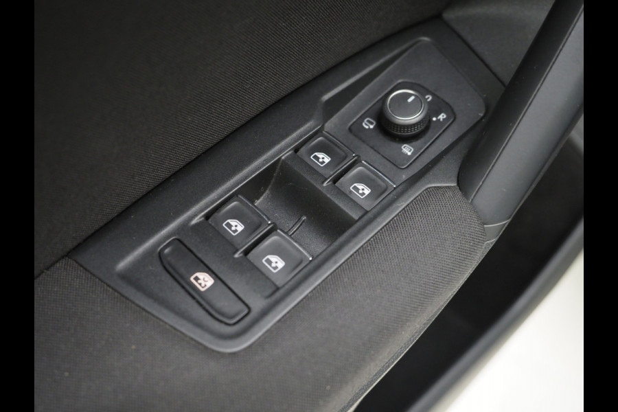 Volkswagen Tiguan 1.4 TSI eHybrid Elegance | Panoramadak | HUD | 360 | Sfeerlicht | Virtual | Adaptive Cruise | Dodehoek