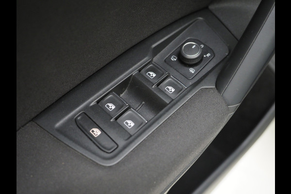 Volkswagen Tiguan 1.4 TSI eHybrid Elegance | Panoramadak | HUD | 360 | Sfeerlicht | Virtual | Adaptive Cruise | Dodehoek