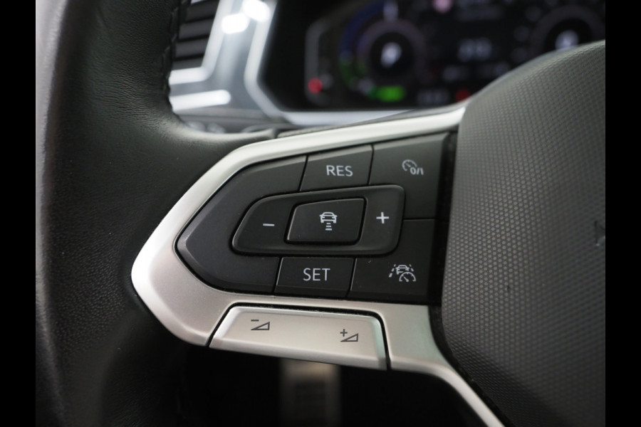 Volkswagen Tiguan 1.4 TSI eHybrid Elegance | Panoramadak | HUD | 360 | Sfeerlicht | Virtual | Adaptive Cruise | Dodehoek