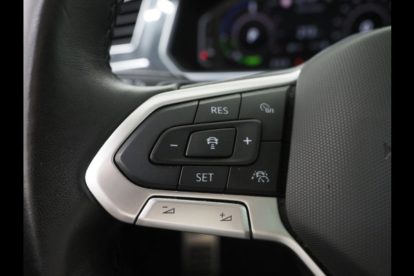 Volkswagen Tiguan 1.4 TSI eHybrid Elegance | Panoramadak | HUD | 360 | Sfeerlicht | Virtual | Adaptive Cruise | Dodehoek