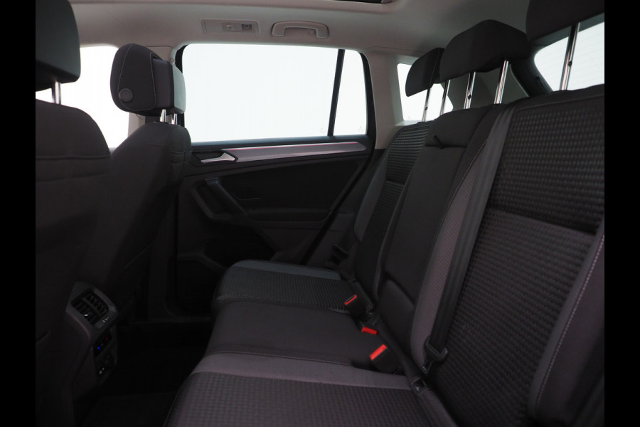 Volkswagen Tiguan 1.4 TSI eHybrid Elegance | Panoramadak | HUD | 360 | Sfeerlicht | Virtual | Adaptive Cruise | Dodehoek