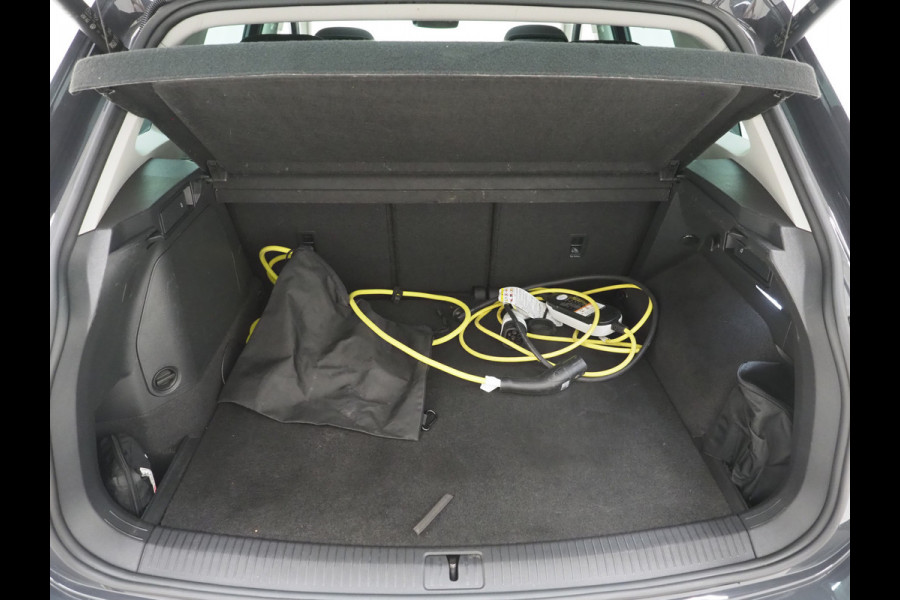 Volkswagen Tiguan 1.4 TSI eHybrid Elegance | Panoramadak | HUD | 360 | Sfeerlicht | Virtual | Adaptive Cruise | Dodehoek