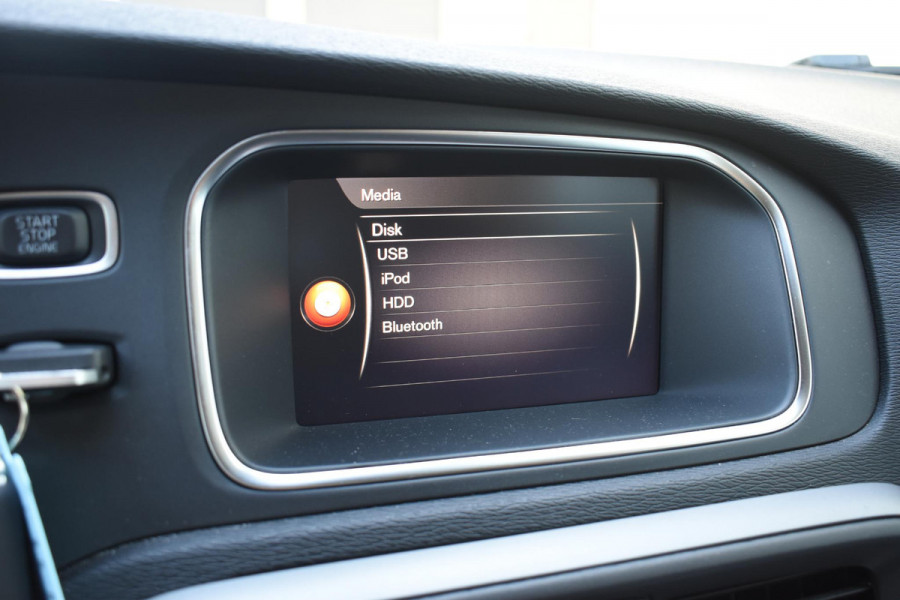 Volvo V40 T2 122PK Automaat Momentum / Navigatie / Stoelverwarming / Achteruitrijcamera / LED koplampen / Parkeersensoren V+A / Cruise Control
