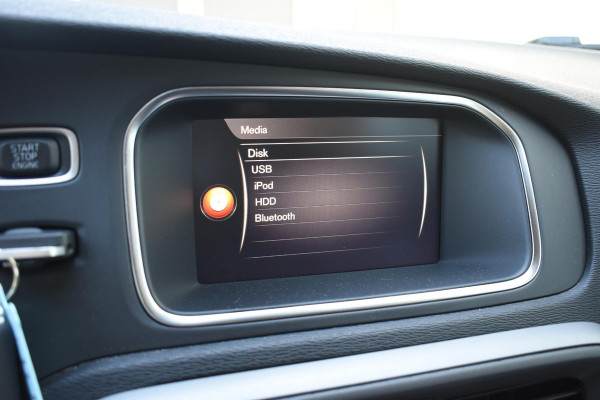 Volvo V40 T2 122PK Automaat Momentum / Navigatie / Stoelverwarming / Achteruitrijcamera / LED koplampen / Parkeersensoren V+A / Cruise Control