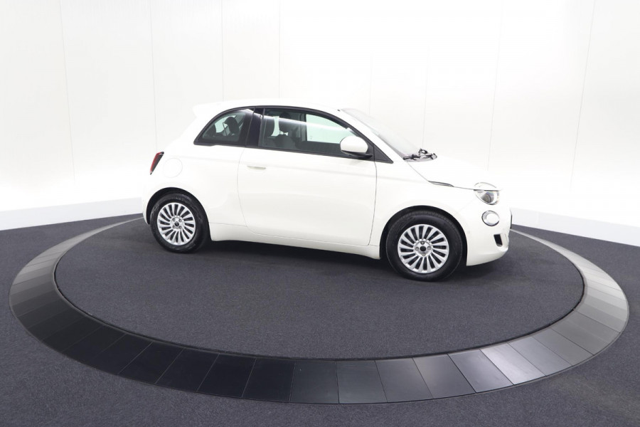 Fiat 500 Urban 42 kWh | SOH 96.8% | 3 Fase Laadfunctie | Camera | Apple Carplay | Parkeersensoren