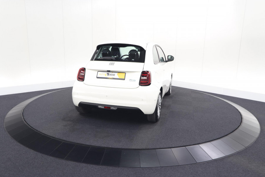 Fiat 500 Urban 42 kWh | SOH 96.8% | 3 Fase Laadfunctie | Camera | Apple Carplay | Parkeersensoren