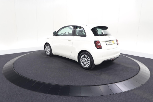 Fiat 500 Urban 42 kWh | SOH 96.8% | 3 Fase Laadfunctie | Camera | Apple Carplay | Parkeersensoren