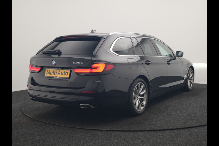 BMW 5 Serie Touring 530e xDrive Business Edition Plus 293pk Dealer O.H. | Panodak | Adaptive Cruise | Head Up | Laser LED | 360 Camera | Lederen Comfortzetels Verwarmd | Sfeerverlichting | Keyless | Blis | Apple Carplay | Hifi Audio | Navigatie | DAB | Plug In Hybrid |