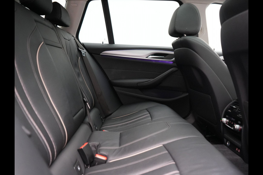 BMW 5 Serie Touring 530e xDrive Business Edition Plus 293pk Dealer O.H. | Panodak | Adaptive Cruise | Head Up | Laser LED | 360 Camera | Lederen Comfortzetels Verwarmd | Sfeerverlichting | Keyless | Blis | Apple Carplay | Hifi Audio | Navigatie | DAB | Plug In Hybrid |