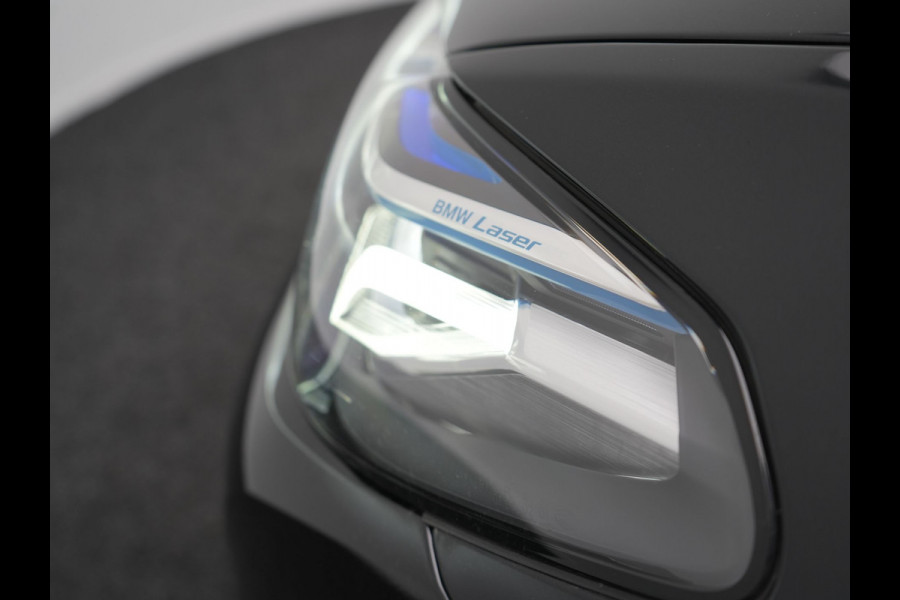 BMW 5 Serie Touring 530e xDrive Business Edition Plus 293pk Dealer O.H. | Panodak | Adaptive Cruise | Head Up | Laser LED | 360 Camera | Lederen Comfortzetels Verwarmd | Sfeerverlichting | Keyless | Blis | Apple Carplay | Hifi Audio | Navigatie | DAB | Plug In Hybrid |