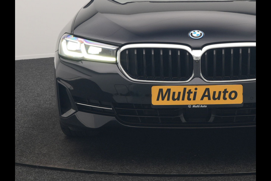 BMW 5 Serie Touring 530e xDrive Business Edition Plus 293pk Dealer O.H. | Panodak | Adaptive Cruise | Head Up | Laser LED | 360 Camera | Lederen Comfortzetels Verwarmd | Sfeerverlichting | Keyless | Blis | Apple Carplay | Hifi Audio | Navigatie | DAB | Plug In Hybrid |