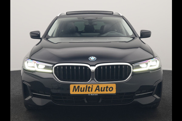 BMW 5 Serie Touring 530e xDrive Business Edition Plus 293pk Dealer O.H. | Panodak | Adaptive Cruise | Head Up | Laser LED | 360 Camera | Lederen Comfortzetels Verwarmd | Sfeerverlichting | Keyless | Blis | Apple Carplay | Hifi Audio | Navigatie | DAB | Plug In Hybrid |