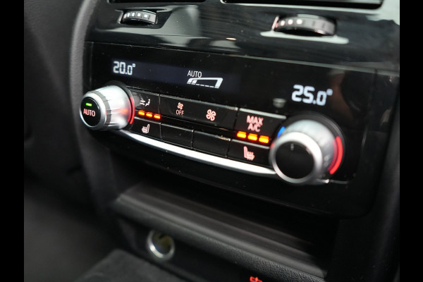 BMW 5 Serie Touring 530e xDrive Business Edition Plus 293pk Dealer O.H. | Panodak | Adaptive Cruise | Head Up | Laser LED | 360 Camera | Lederen Comfortzetels Verwarmd | Sfeerverlichting | Keyless | Blis | Apple Carplay | Hifi Audio | Navigatie | DAB | Plug In Hybrid |