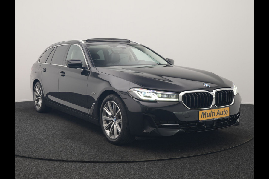 BMW 5 Serie Touring 530e xDrive Business Edition Plus 293pk Dealer O.H. | Panodak | Adaptive Cruise | Head Up | Laser LED | 360 Camera | Lederen Comfortzetels Verwarmd | Sfeerverlichting | Keyless | Blis | Apple Carplay | Hifi Audio | Navigatie | DAB | Plug In Hybrid |