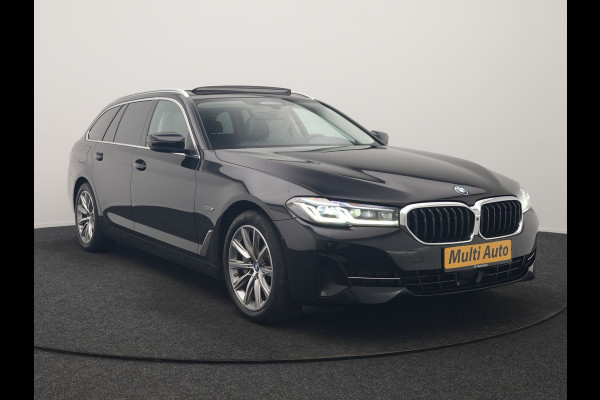 BMW 5 Serie Touring 530e xDrive Business Edition Plus 293pk Dealer O.H. | Panodak | Adaptive Cruise | Head Up | Laser LED | 360 Camera | Lederen Comfortzetels Verwarmd | Sfeerverlichting | Keyless | Blis | Apple Carplay | Hifi Audio | Navigatie | DAB | Plug In Hybrid |