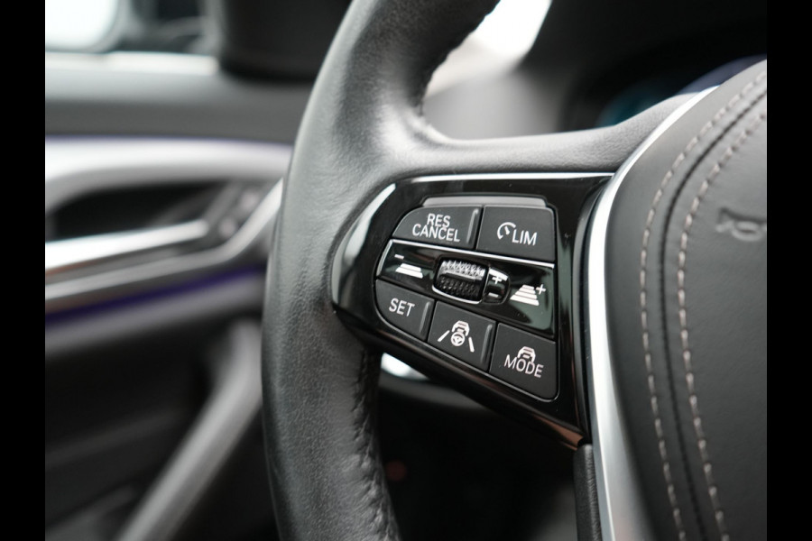 BMW 5 Serie Touring 530e xDrive Business Edition Plus 293pk Dealer O.H. | Panodak | Adaptive Cruise | Head Up | Laser LED | 360 Camera | Lederen Comfortzetels Verwarmd | Sfeerverlichting | Keyless | Blis | Apple Carplay | Hifi Audio | Navigatie | DAB | Plug In Hybrid |