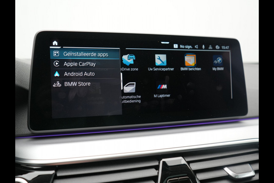 BMW 5 Serie Touring 530e xDrive Business Edition Plus 293pk Dealer O.H. | Panodak | Adaptive Cruise | Head Up | Laser LED | 360 Camera | Lederen Comfortzetels Verwarmd | Sfeerverlichting | Keyless | Blis | Apple Carplay | Hifi Audio | Navigatie | DAB | Plug In Hybrid |