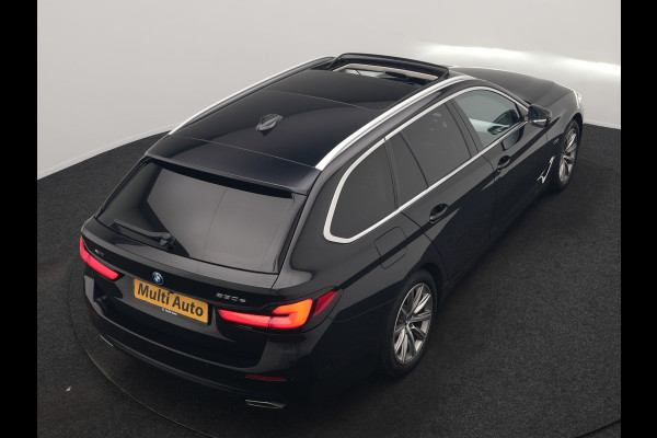 BMW 5 Serie Touring 530e xDrive Business Edition Plus 293pk Dealer O.H. | Panodak | Adaptive Cruise | Head Up | Laser LED | 360 Camera | Lederen Comfortzetels Verwarmd | Sfeerverlichting | Keyless | Blis | Apple Carplay | Hifi Audio | Navigatie | DAB | Plug In Hybrid |