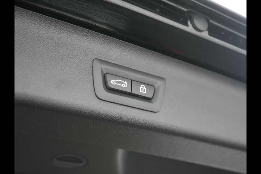 BMW 5 Serie Touring 530e xDrive Business Edition Plus 293pk Dealer O.H. | Panodak | Adaptive Cruise | Head Up | Laser LED | 360 Camera | Lederen Comfortzetels Verwarmd | Sfeerverlichting | Keyless | Blis | Apple Carplay | Hifi Audio | Navigatie | DAB | Plug In Hybrid |