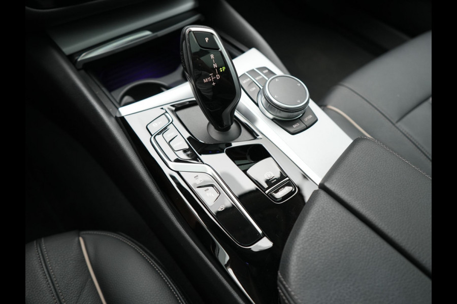 BMW 5 Serie Touring 530e xDrive Business Edition Plus 293pk Dealer O.H. | Panodak | Adaptive Cruise | Head Up | Laser LED | 360 Camera | Lederen Comfortzetels Verwarmd | Sfeerverlichting | Keyless | Blis | Apple Carplay | Hifi Audio | Navigatie | DAB | Plug In Hybrid |