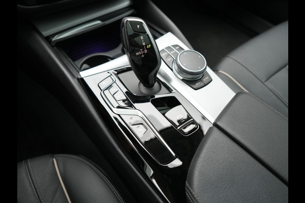 BMW 5 Serie Touring 530e xDrive Business Edition Plus 293pk Dealer O.H. | Panodak | Adaptive Cruise | Head Up | Laser LED | 360 Camera | Lederen Comfortzetels Verwarmd | Sfeerverlichting | Keyless | Blis | Apple Carplay | Hifi Audio | Navigatie | DAB | Plug In Hybrid |
