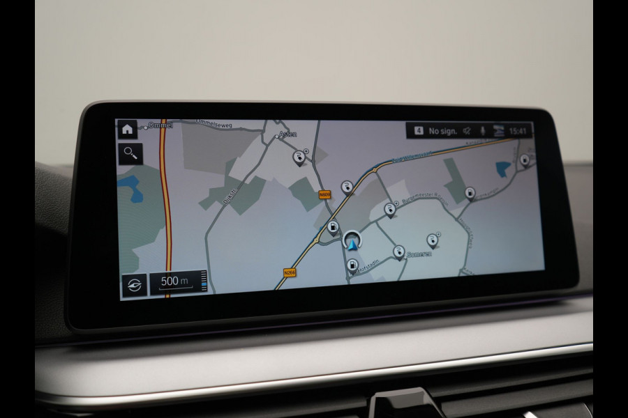 BMW 5 Serie Touring 530e xDrive Business Edition Plus 293pk Dealer O.H. | Panodak | Adaptive Cruise | Head Up | Laser LED | 360 Camera | Lederen Comfortzetels Verwarmd | Sfeerverlichting | Keyless | Blis | Apple Carplay | Hifi Audio | Navigatie | DAB | Plug In Hybrid |