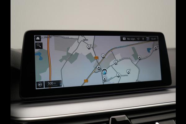 BMW 5 Serie Touring 530e xDrive Business Edition Plus 293pk Dealer O.H. | Panodak | Adaptive Cruise | Head Up | Laser LED | 360 Camera | Lederen Comfortzetels Verwarmd | Sfeerverlichting | Keyless | Blis | Apple Carplay | Hifi Audio | Navigatie | DAB | Plug In Hybrid |