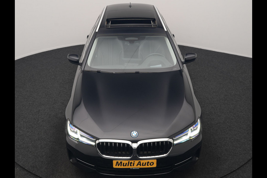BMW 5 Serie Touring 530e xDrive Business Edition Plus 293pk Dealer O.H. | Panodak | Adaptive Cruise | Head Up | Laser LED | 360 Camera | Lederen Comfortzetels Verwarmd | Sfeerverlichting | Keyless | Blis | Apple Carplay | Hifi Audio | Navigatie | DAB | Plug In Hybrid |